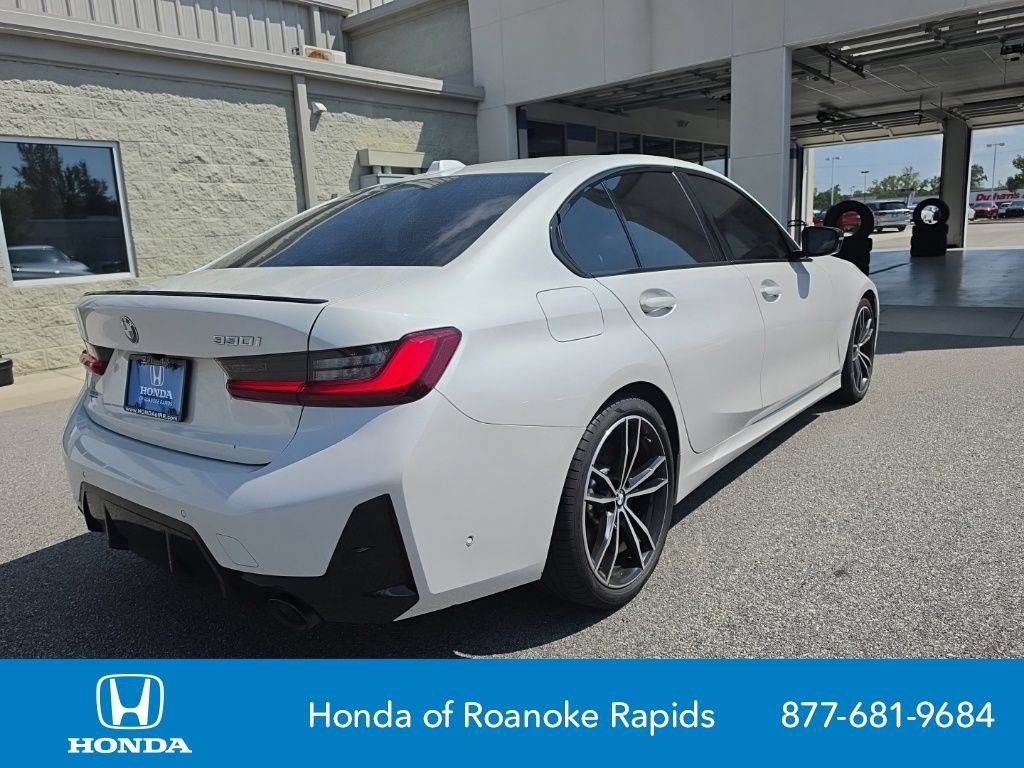 Used 2023 BMW 330i Sedan w/ M Sport Package RWD image 5