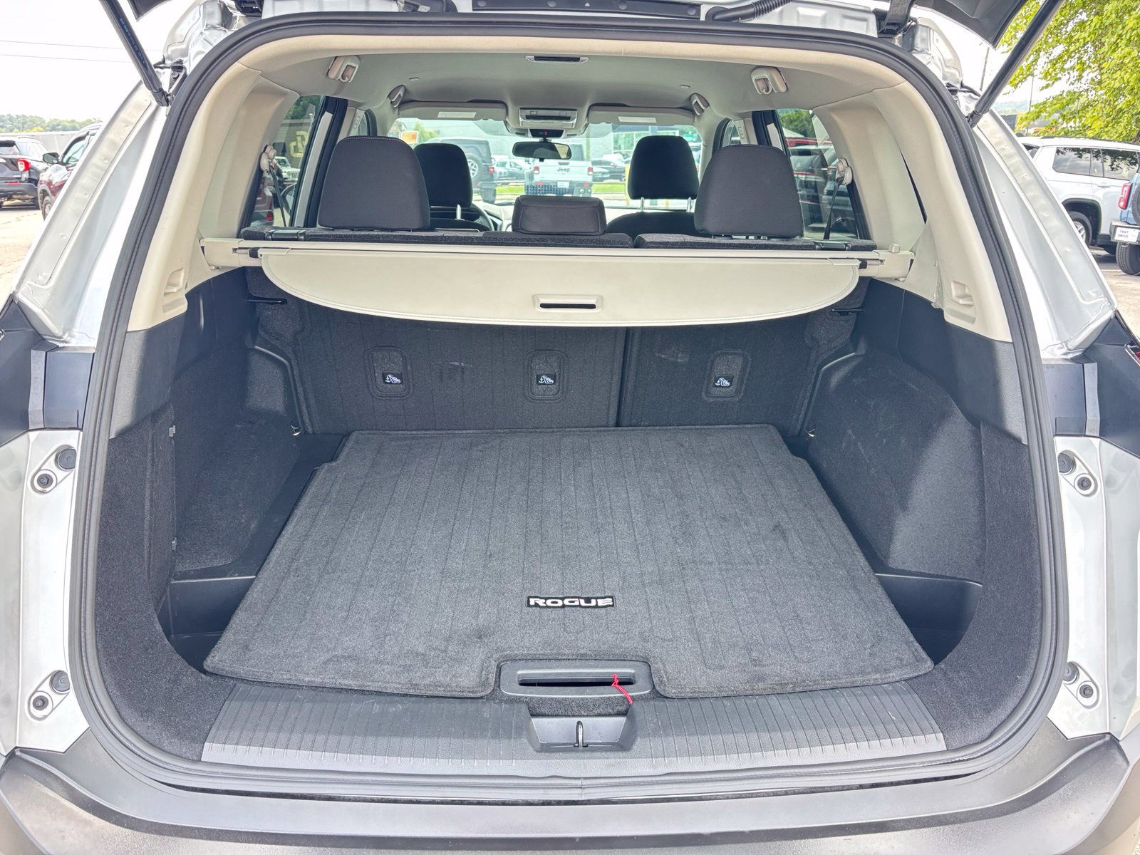 Used 2023 Nissan Rogue SV AWD/4WD image 17