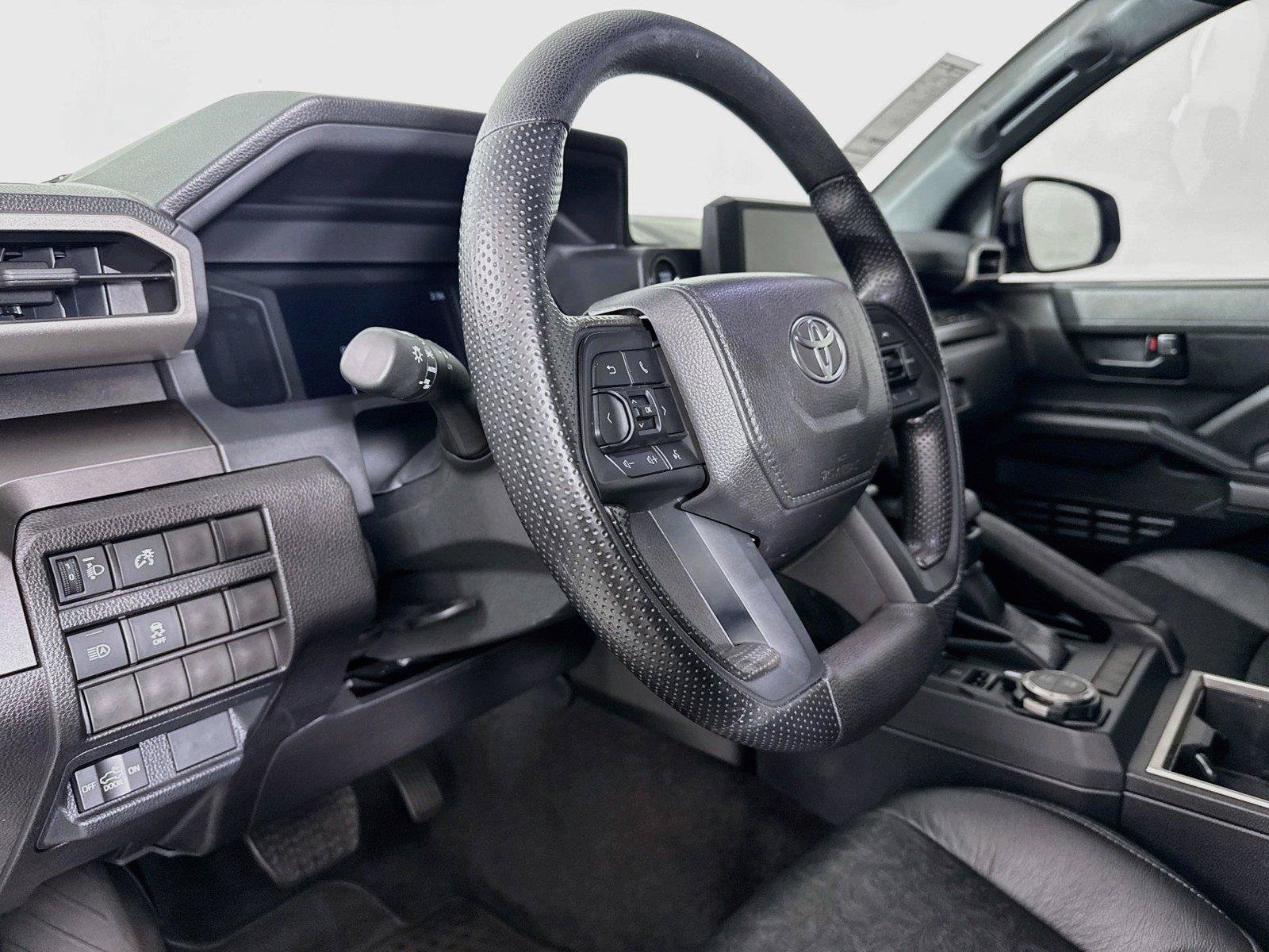 Certified 2025 Toyota Tacoma SR5 AWD/4WD image 5