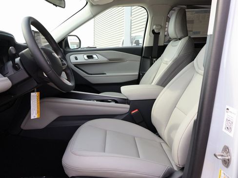 New 2026 Ford Explorer Active w/ Active Comfort Package AWD/4WD image 25