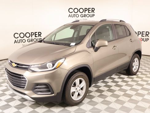 Used 2022 Chevrolet Trax LT w/ Driver Confidence Package AWD/4WD image 9