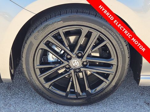 Used 2025 Toyota Camry SE FWD image 7