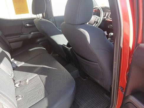 Used 2018 Toyota Tacoma TRD Off-Road image 30