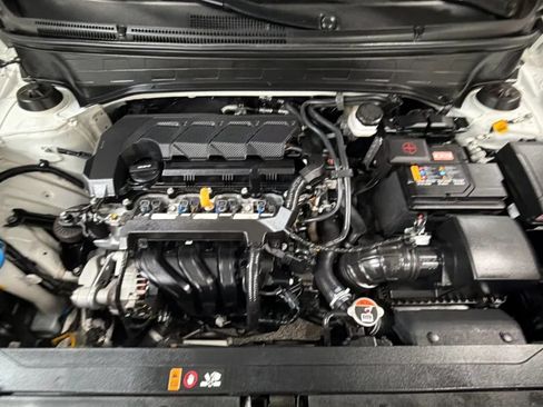 Used 2025 Hyundai Venue SEL FWD image 21