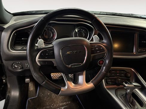 Used 2015 Dodge Challenger SRT image 12