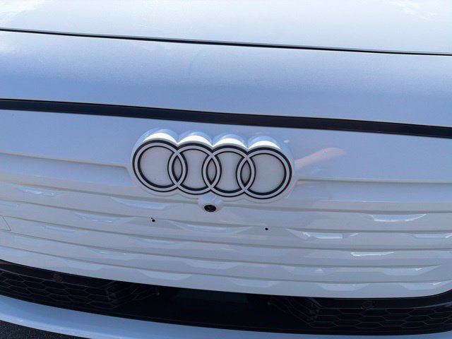 Certified 2025 Audi A6 e-tron Prestige AWD/4WD image 9