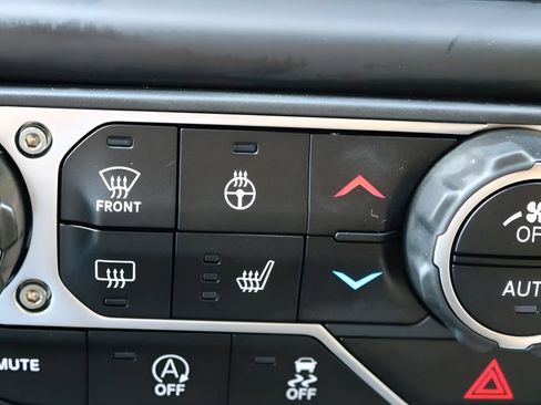 Used 2023 Jeep Wrangler Unlimited Sahara w/ LED Lighting Group AWD/4WD image 25