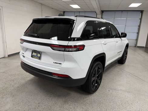 Used 2025 Jeep Grand Cherokee Limited w/ Black Appearance Package AWD/4WD image 26