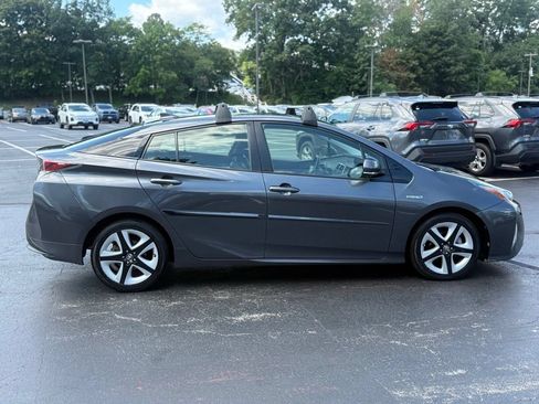Used 2016 Toyota Prius Three Touring FWD image 9