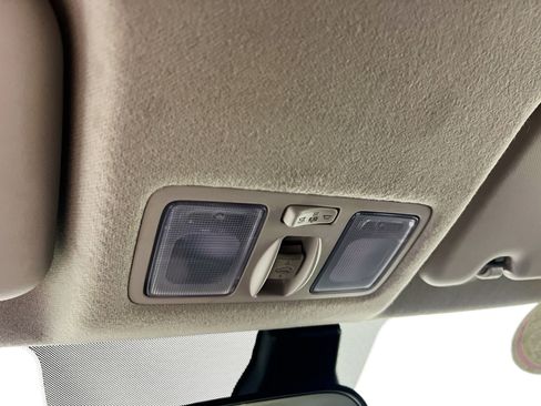 Used 2024 Hyundai Venue SEL FWD image 19