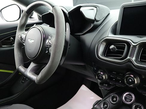 Used 2023 Aston Martin V8 Vantage Coupe image 41