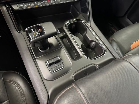 Used 2024 GMC Sierra 1500 AT4 w/ Technology Package AWD/4WD image 19