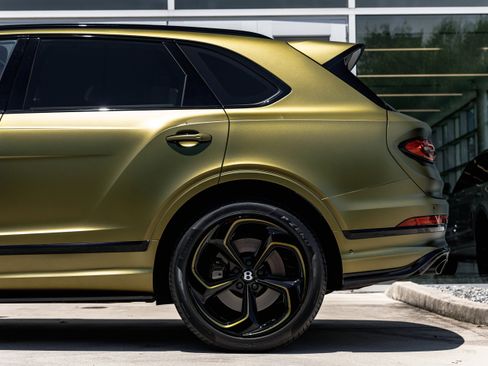 Used 2024 Bentley Bentayga image 22