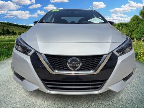 Used 2022 Nissan Versa SR image 2