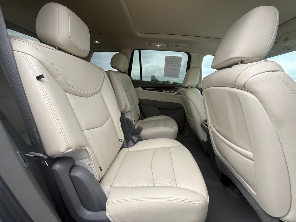 Certified 2024 Cadillac XT6 Premium Luxury w/ LPO, Floor Liner Package AWD/4WD image 34