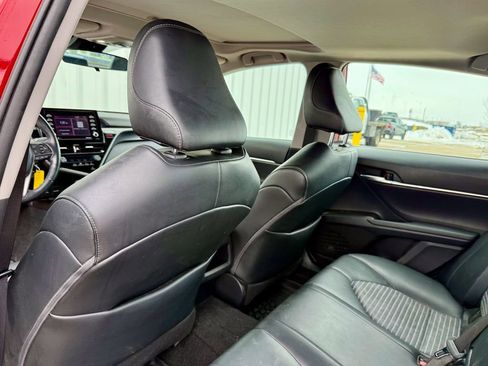Used 2021 Toyota Camry SE w/ Cold Weather Package image 13