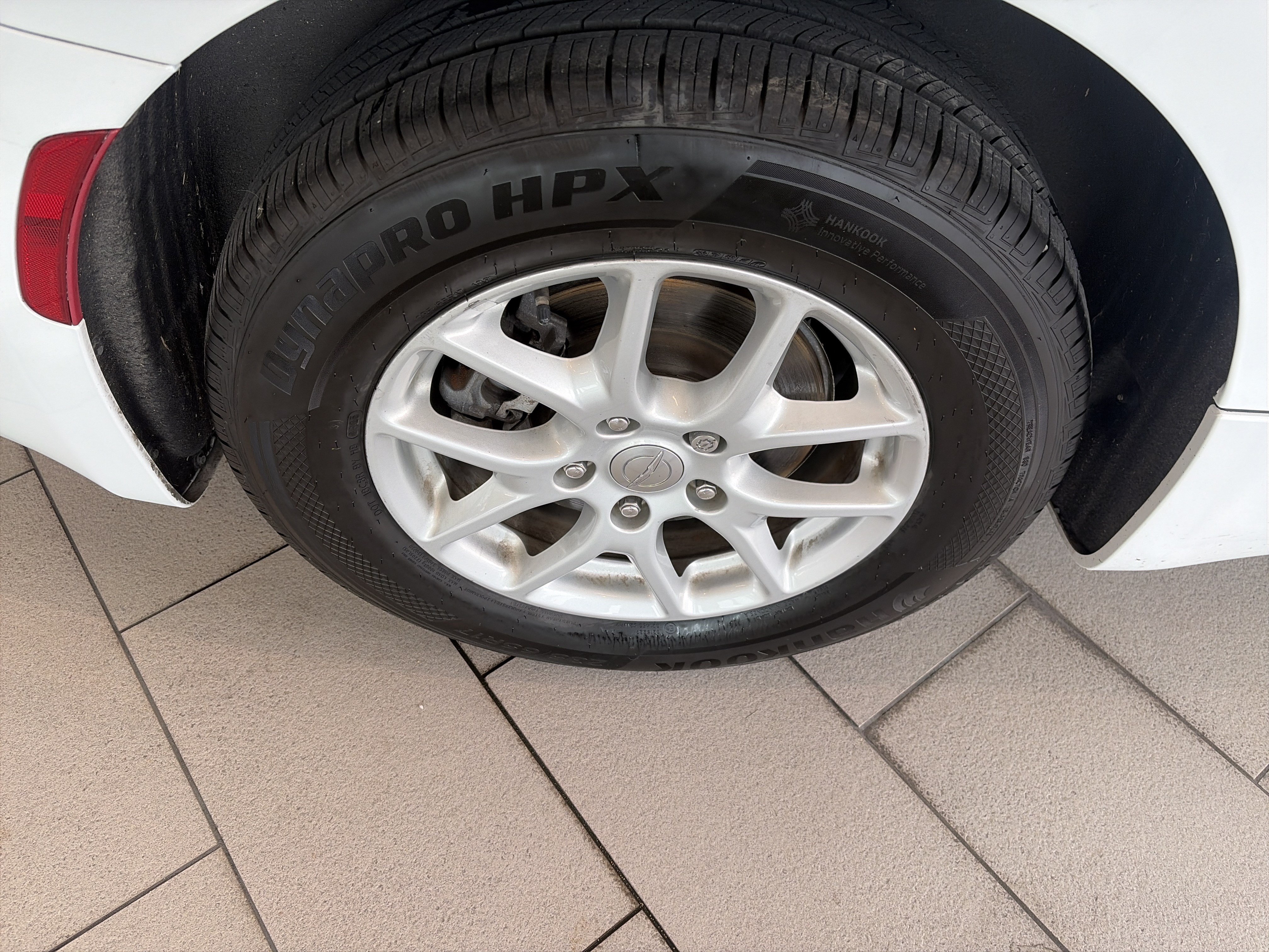 Used 2017 Chrysler Pacifica LX FWD image 9