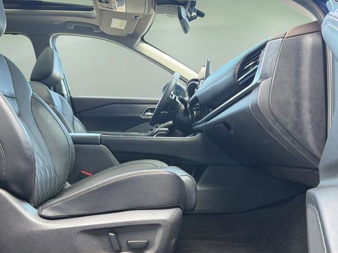 Certified 2023 Nissan Rogue Platinum image 9