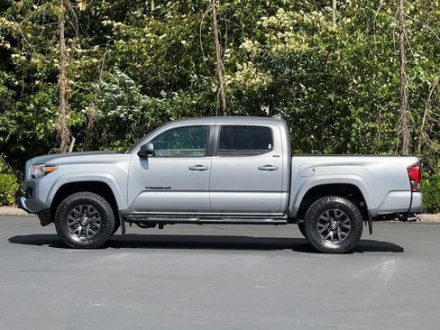 Used 2021 Toyota Tacoma SR5 w/ Technology Package AWD/4WD image 3