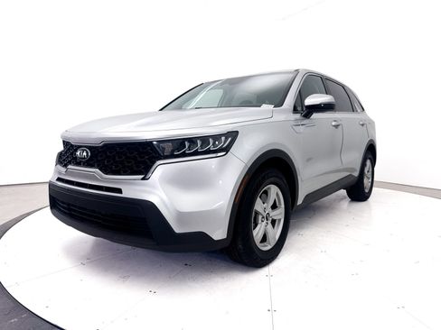 Used 2021 Kia Sorento LX FWD image 3