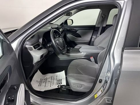 Used 2023 Toyota Highlander LE image 21
