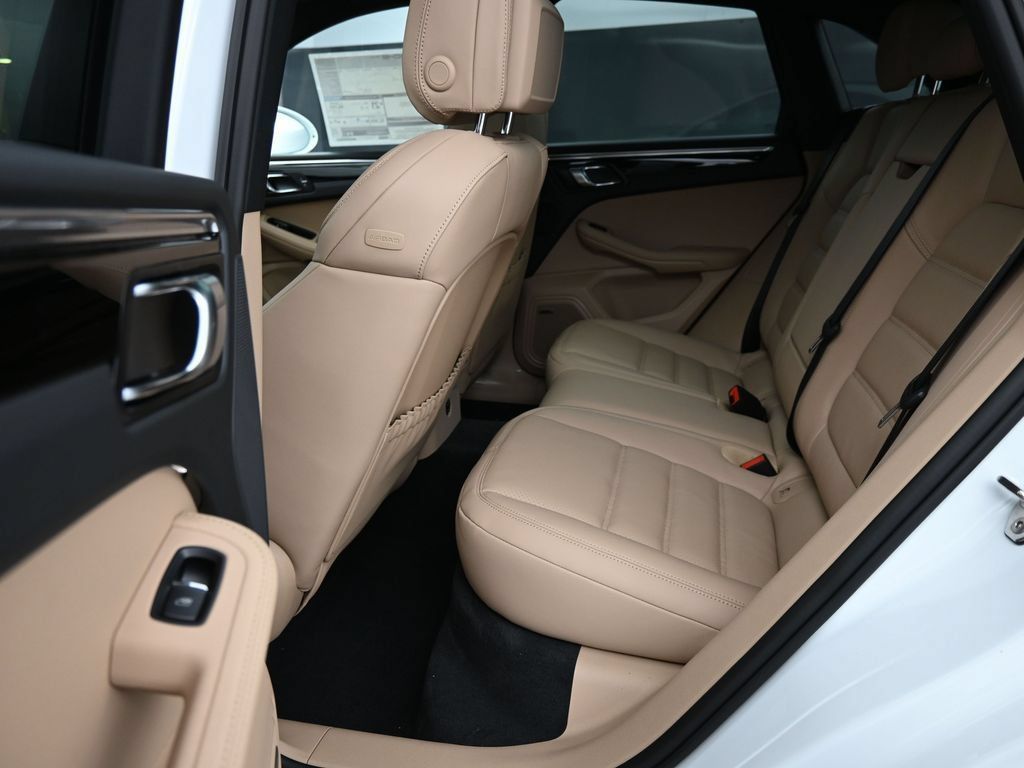 Certified 2026 Porsche Macan AWD/4WD image 19