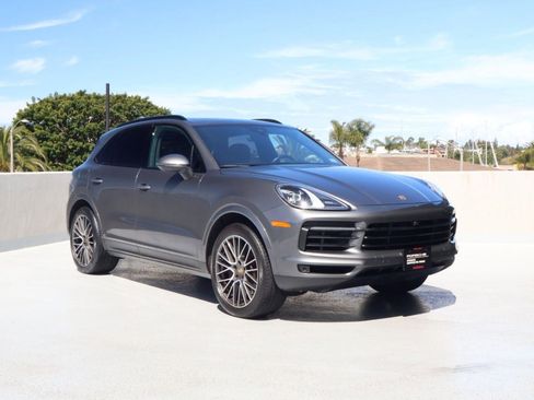 Certified 2023 Porsche Cayenne w/ Premium Package AWD/4WD image 7
