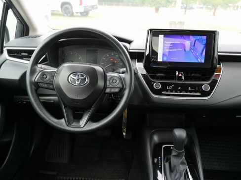 Used 2025 Toyota Corolla LE image 17