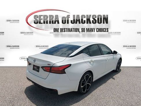 Used 2024 Nissan Altima 2.5 SR w/ SR Premium Package FWD image 9