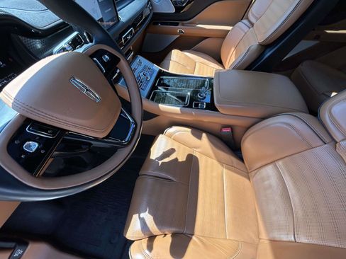 Used 2023 Lincoln Aviator Black Label w/ Jet Package image 10