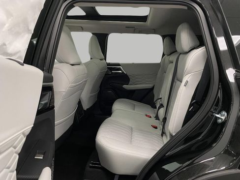 New 2025 Mitsubishi Outlander SEL image 30