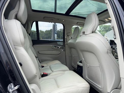 Used 2023 Volvo XC90 T8 Ultimate w/ Lounge Package AWD/4WD image 11