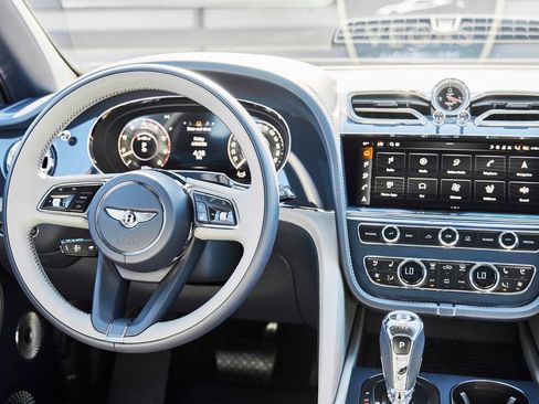 Used 2025 Bentley Bentayga Extended Wheelbase AWD/4WD image 54