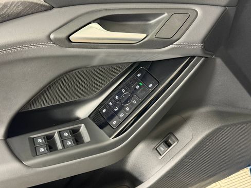Used 2025 Audi A6 e-tron Premium w/ Ultra Package RWD image 13