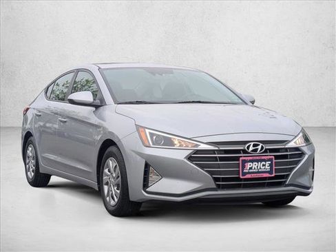 Used 2020 Hyundai Elantra SE w/ Cargo Package (C1) FWD image 3