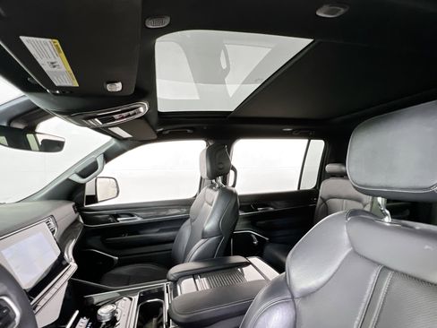 Used 2022 Jeep Wagoneer Series III w/ Premium Group I image 22