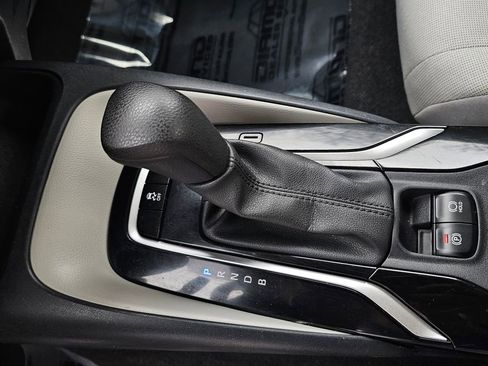 Used 2022 Toyota Corolla LE image 12