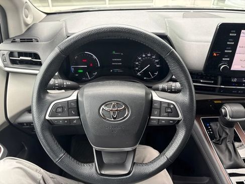 Used 2023 Toyota Sienna XLE w/ XLE Plus Package AWD/4WD image 14