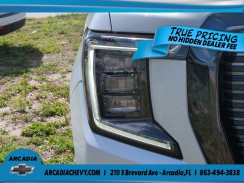 Used 2023 GMC Yukon Denali Ultimate AWD/4WD image 9