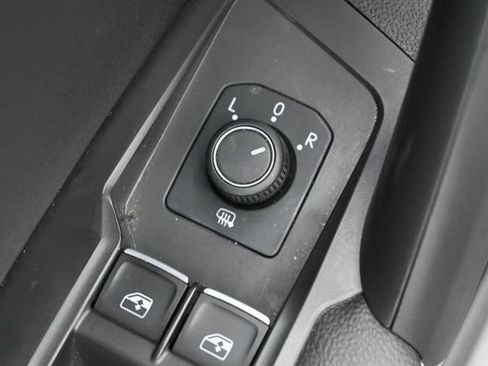 Used 2023 Volkswagen Tiguan SE w/ Panoramic Sunroof Package FWD image 12