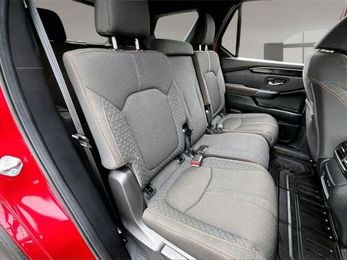 Used 2025 Honda Pilot Sport image 23