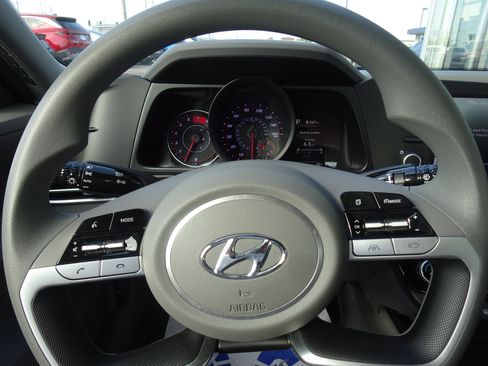 Used 2023 Hyundai Elantra SEL FWD image 19