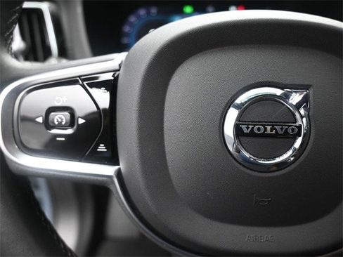 Certified 2023 Volvo XC60 B5 Ultimate w/ Protection Package Premier image 16