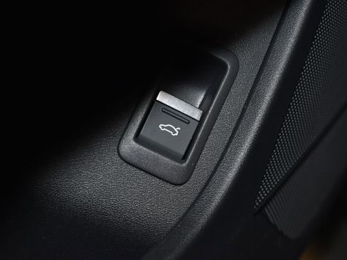 Used 2024 Audi Q4 e-tron Premium image 7