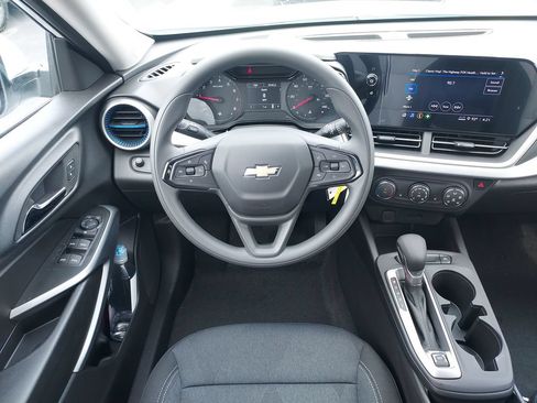 New 2026 Chevrolet Trax LS w/ LS Convenience Package FWD image 16