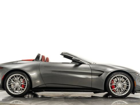 Used 2022 Aston Martin V8 Vantage Roadster image 45