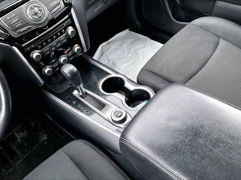 Used 2020 Nissan Pathfinder SV image 12