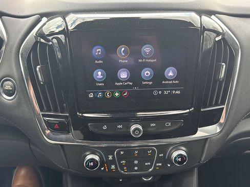 Used 2023 Chevrolet Traverse LT w/ Rear Camera Mirror Package image 15