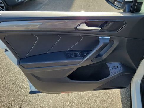 Used 2024 Volkswagen Tiguan SE FWD image 14