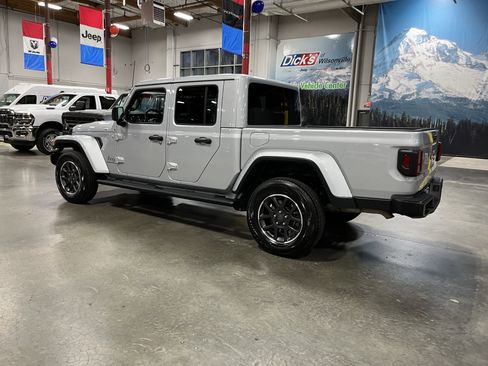 Certified 2023 Jeep Gladiator Overland image 3